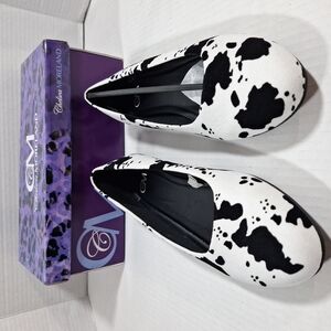 Women's White with black spots flats very nice